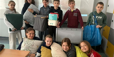 Powiększ grafikę: dzien-bez-plecka-685584.jpg