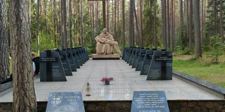 Powiększ grafikę: miejsca-pamieci-640849.jpg