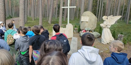 Powiększ grafikę: miejsca-pamieci-640850.jpg
