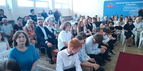 Powiększ grafikę: nasi-absolwenci-704622.jpg