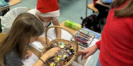 Powiększ grafikę: swiatecznie-w-nasej-szkole-664890.jpg