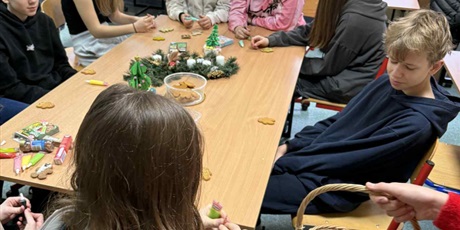 Powiększ grafikę: swiatecznie-w-nasej-szkole-664893.jpg