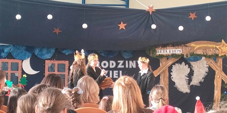 Powiększ grafikę: w-oczekiwaniu-na-swieta-667172.jpg