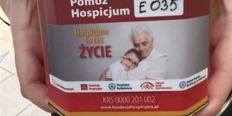 Powiększ grafikę: wolontariusze-nie-spia-664900.jpg