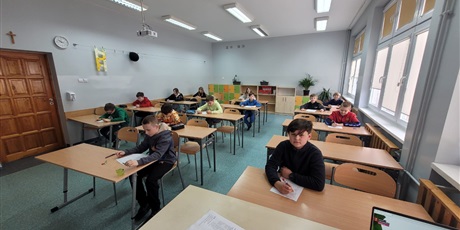 Powiększ grafikę: z-jezykiem-angielskim-swobodnie-687683.jpg
